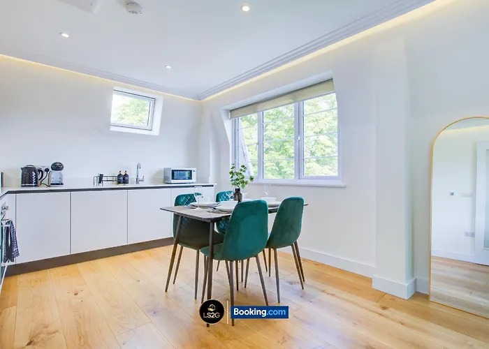 Stylish 2 Bedroom Flat By Ls2G Short Lets & Serviced Accommodation Greater London With Balcony And Easy Central Access