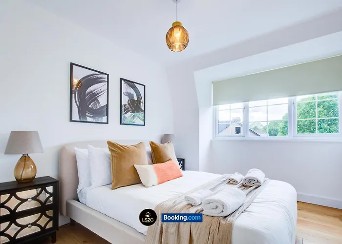Stylish 2 Bedroom Flat By Ls2G Short Lets & Serviced Accommodation Greater London With Balcony And Easy Central Access